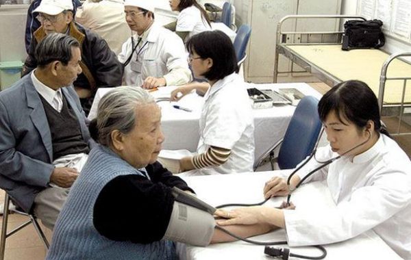 Củng cố các thiết chế gia đình trong việc chăm sóc người cao tuổi